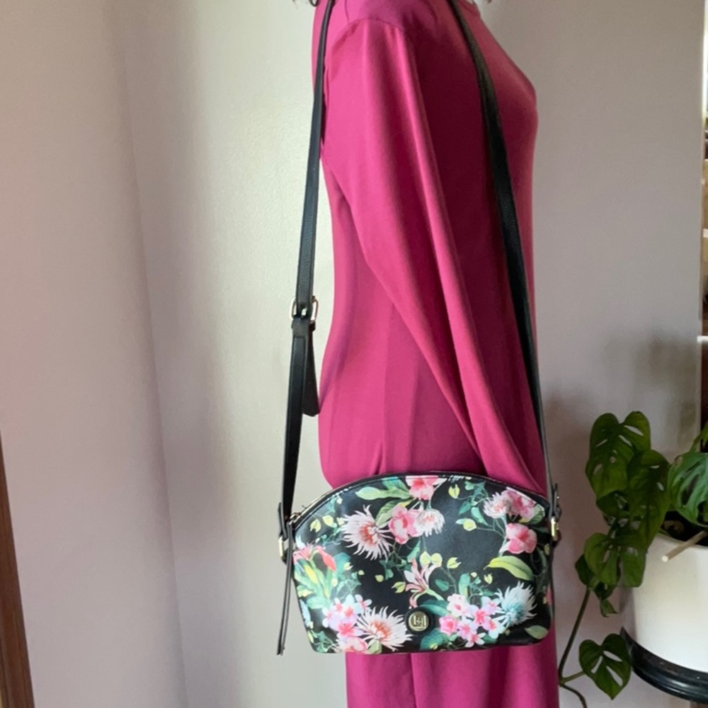 Liz Claiborne Harper crossbody bag in tropical classy, zipper closure